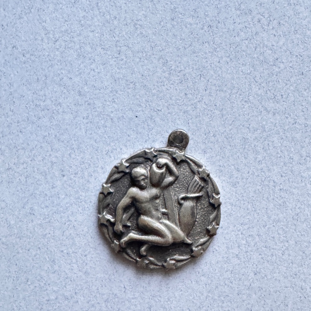 Dozen Vintage Charms - Picture 6 of 10